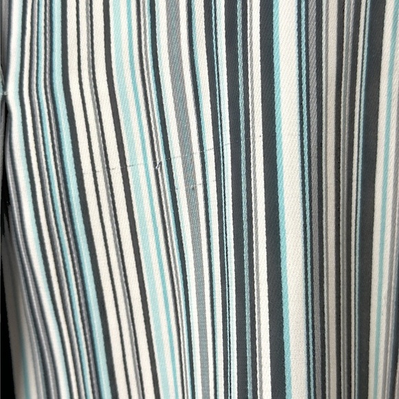 Cleo lightweight stretch Sleeveless Top - Picture 9 of 9